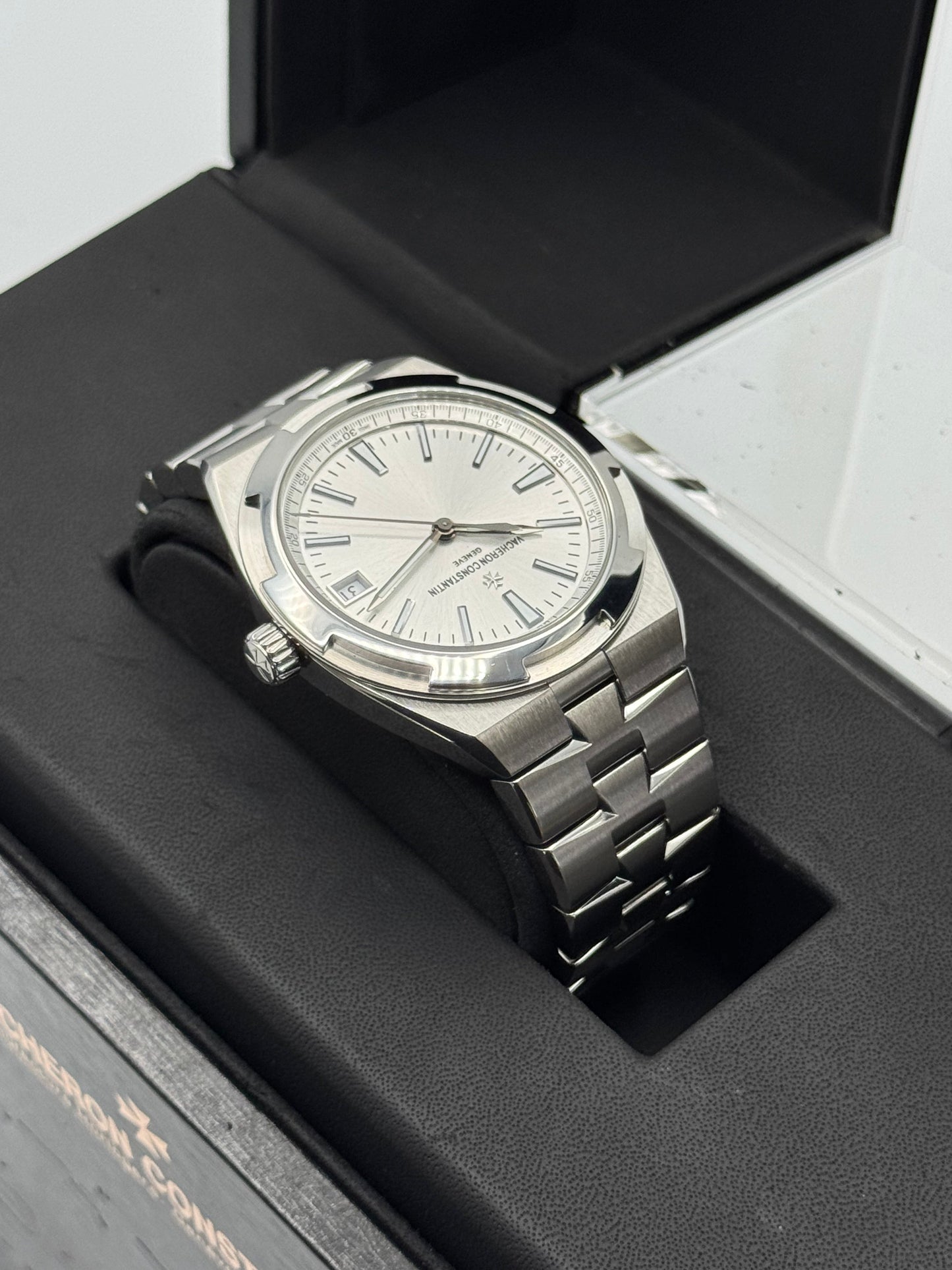 2018 Vacheron Constantin Overseas 41mm 4500V Stainless Silver Dial - MyWatchLLC