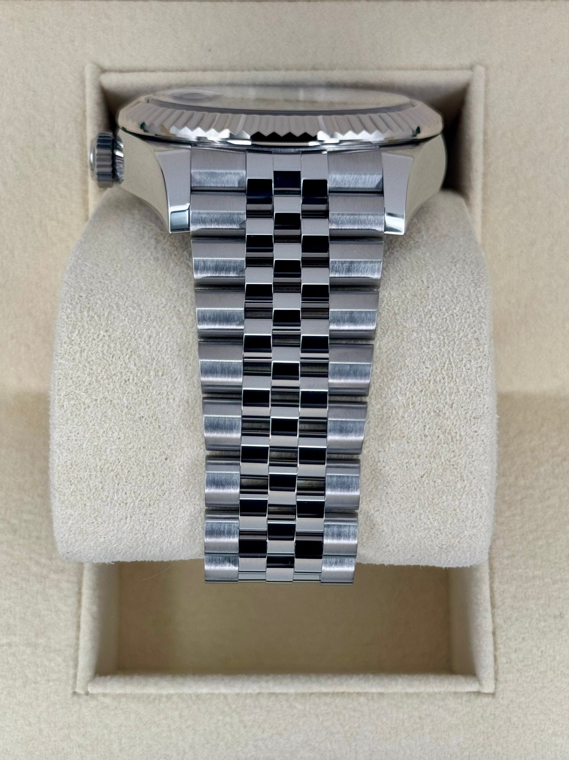 2022 Sky-Dweller 42mm 326934 Stainless Steel Jubilee Blue Dial - MyWatchLLC