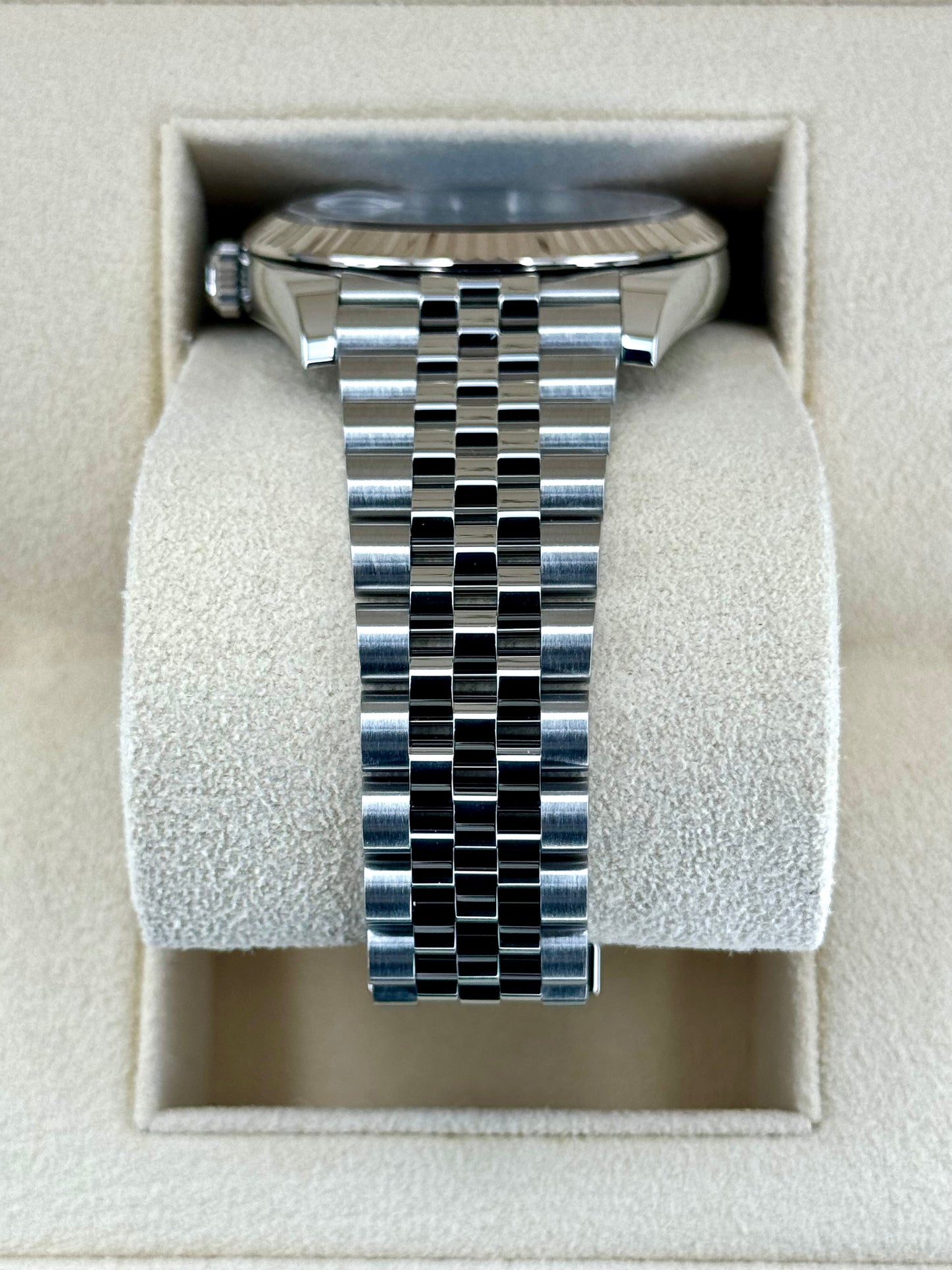 2022 Rolex Datejust 41mm 126334 Stainless Steel Jubilee Blue Dial - MyWatchLLC