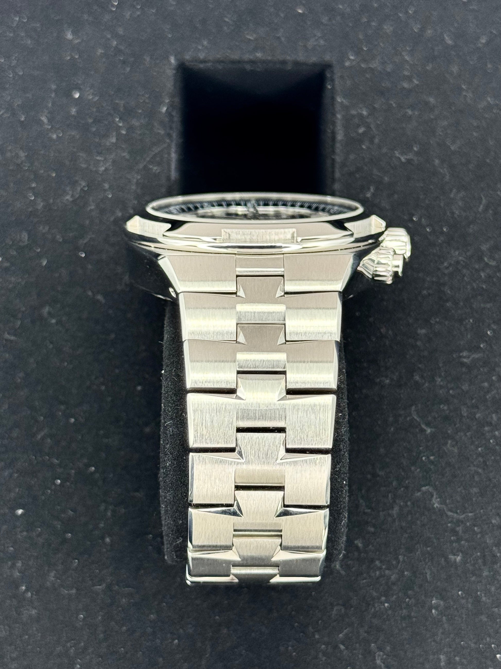 2020 Vacheron Constantin Overseas 42.5mm 5500V Stainless Blue Dial - MyWatchLLC