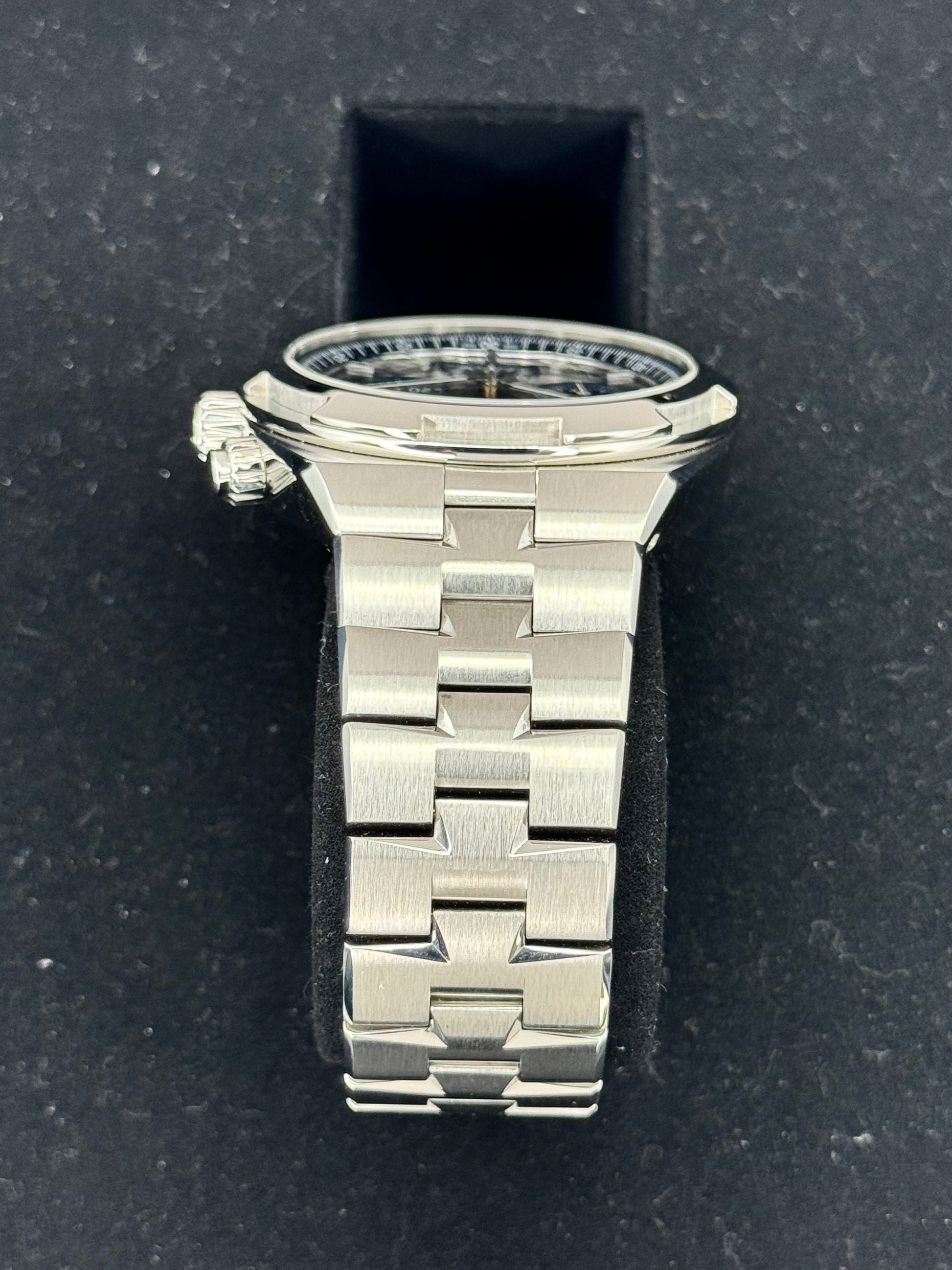 2020 Vacheron Constantin Overseas 42.5mm 5500V Stainless Blue Dial - MyWatchLLC