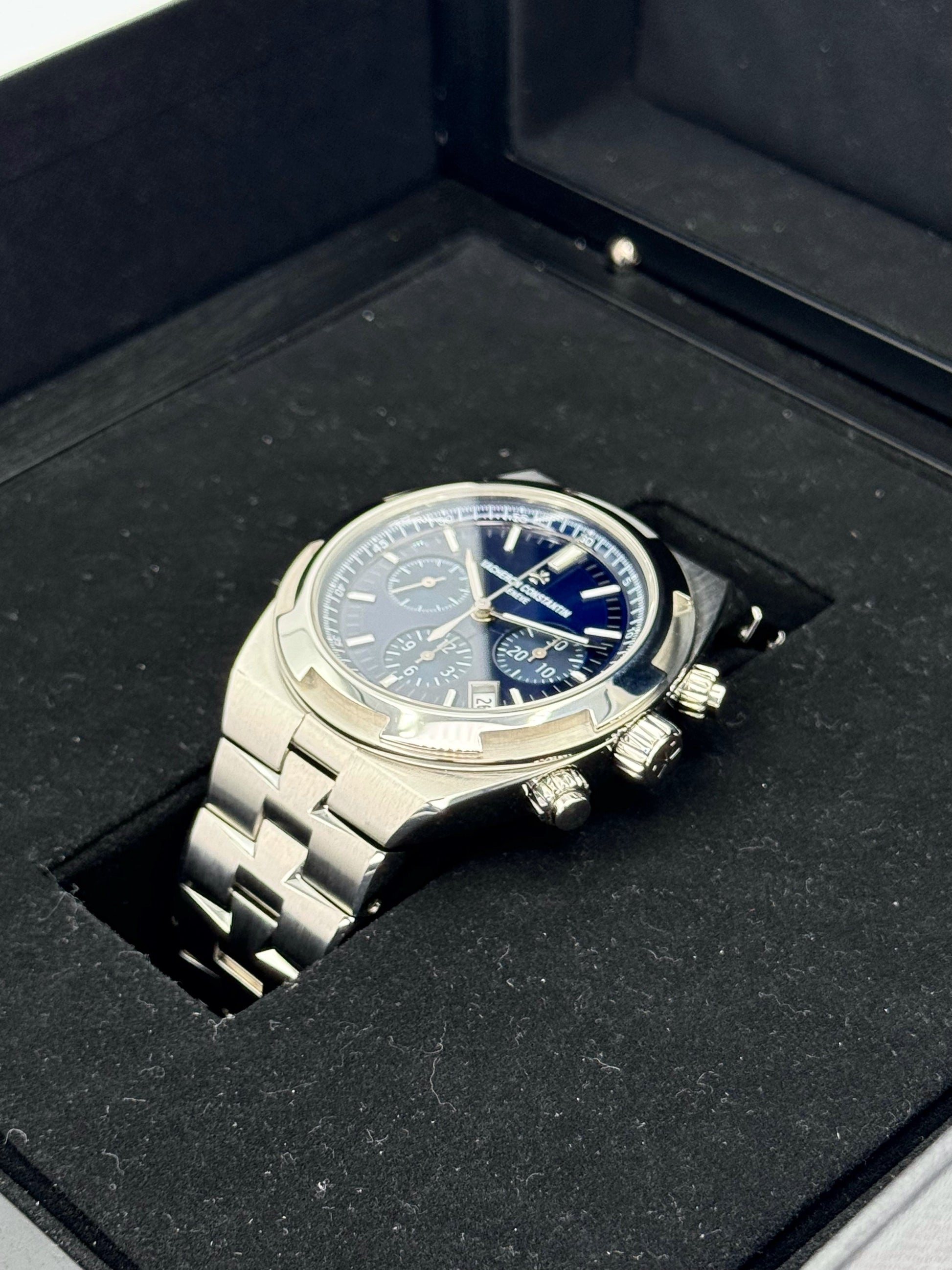 2020 Vacheron Constantin Overseas 42.5mm 5500V Stainless Blue Dial - MyWatchLLC