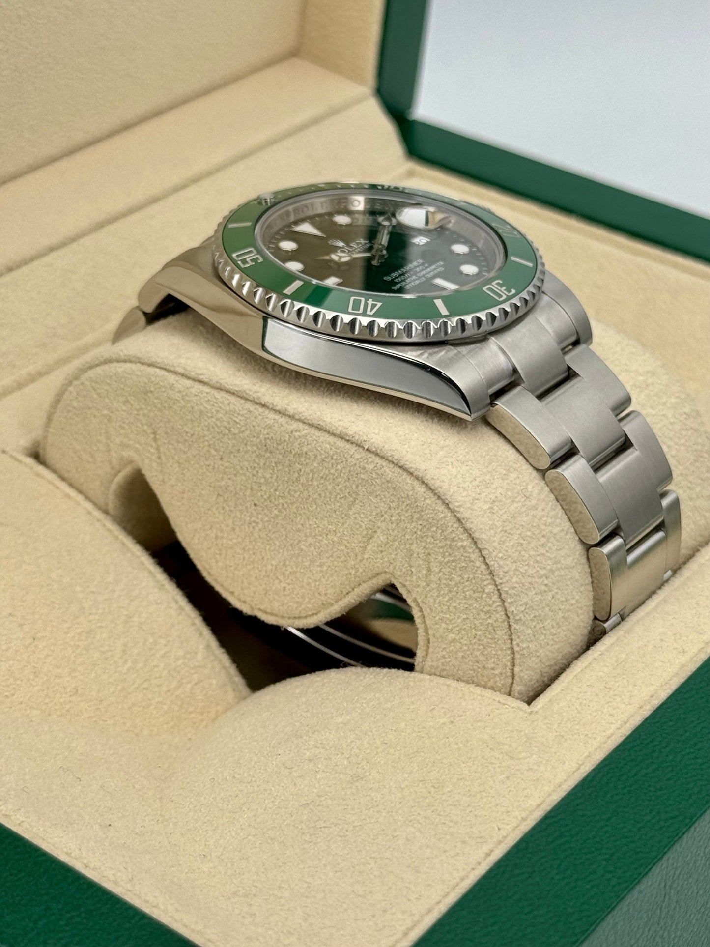 Submariner Date "Hulk" 40mm 116610LV Green Dial - MyWatchLLC