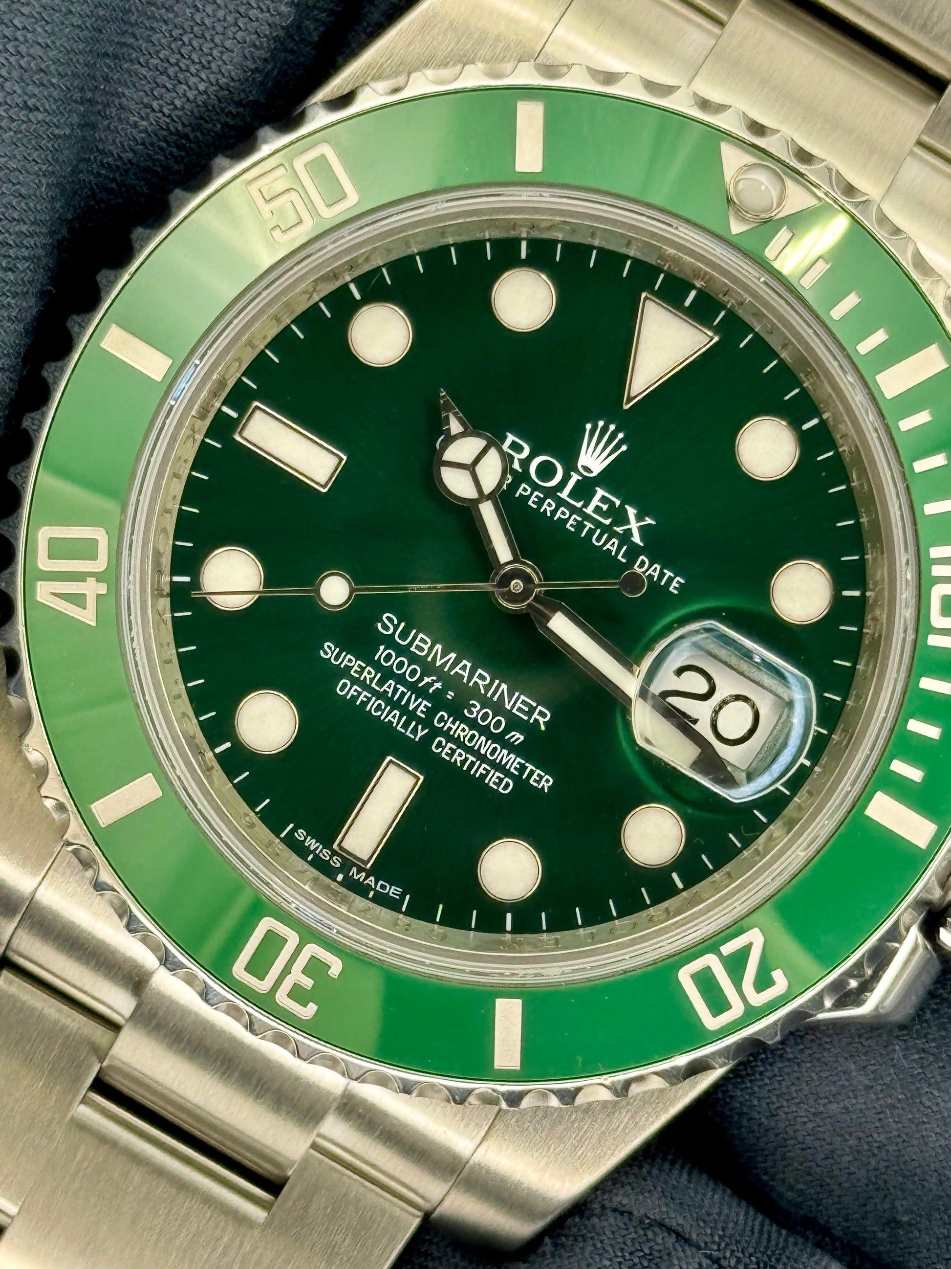 Submariner Date "Hulk" 40mm 116610LV Green Dial - MyWatchLLC