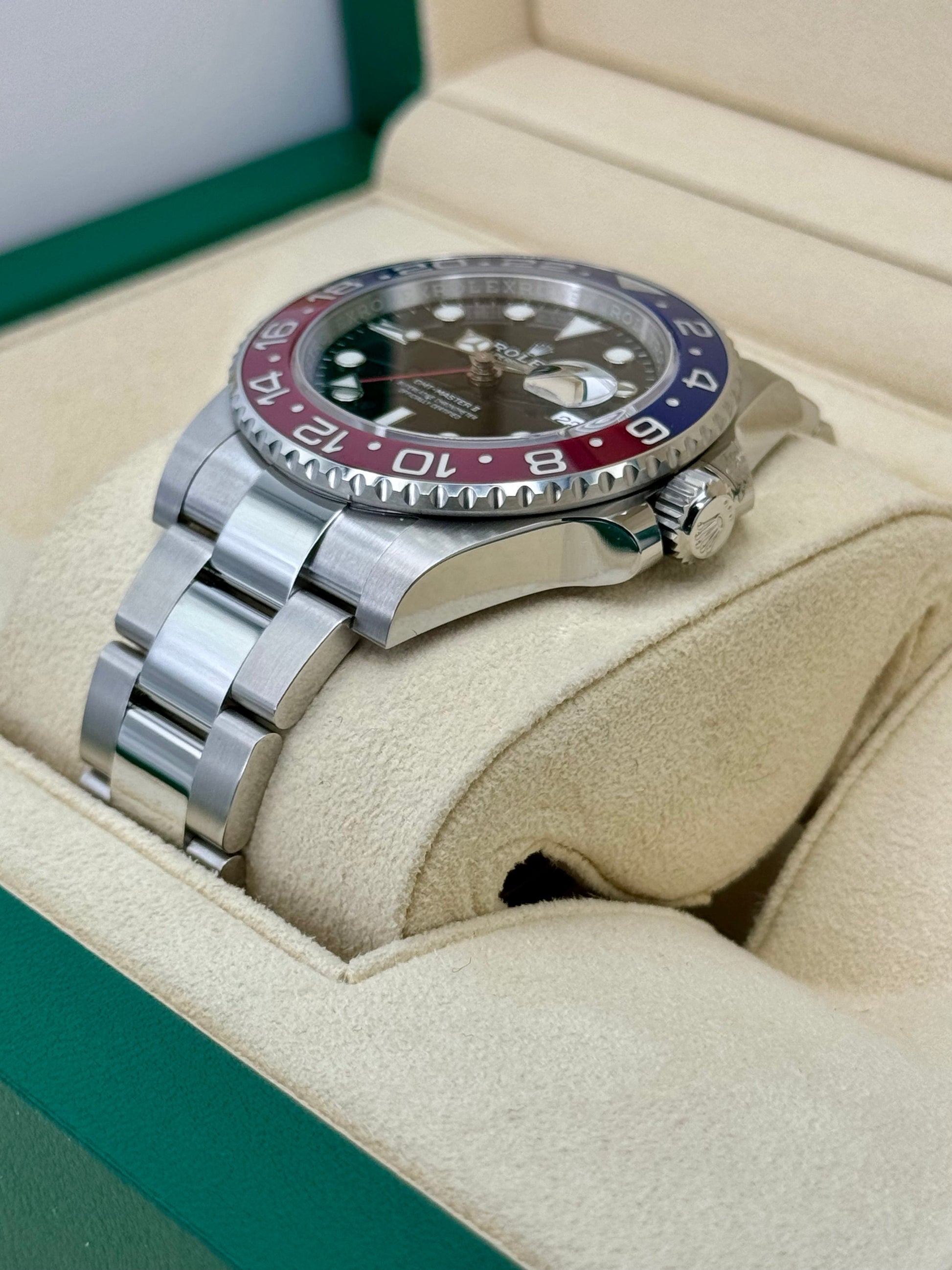 NEW 2022 GMT-Master II “Pepsiâ€?40mm 126710BLRO Oyster Black Dial - MyWatchLLC