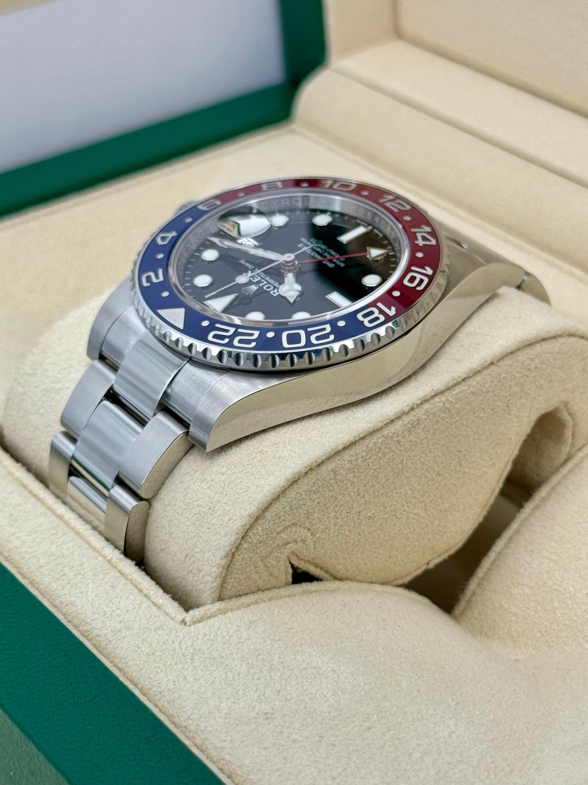 NEW 2022 GMT-Master II “Pepsiâ€?40mm 126710BLRO Oyster Black Dial - MyWatchLLC