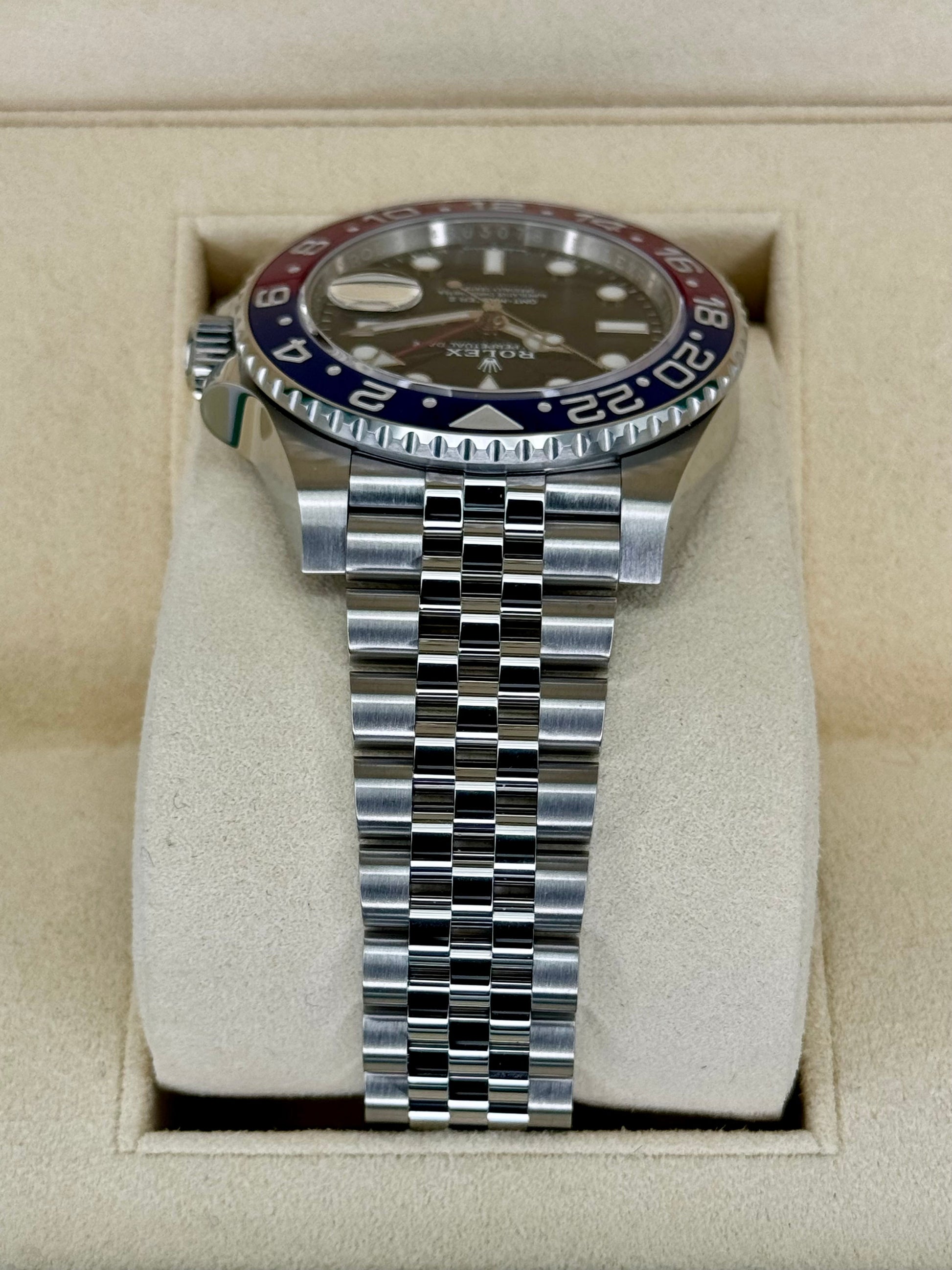 NEW 2019 GMT-Master II “Pepsiâ€?40mm 126710BLRO Jubilee Black Dial - MyWatchLLC