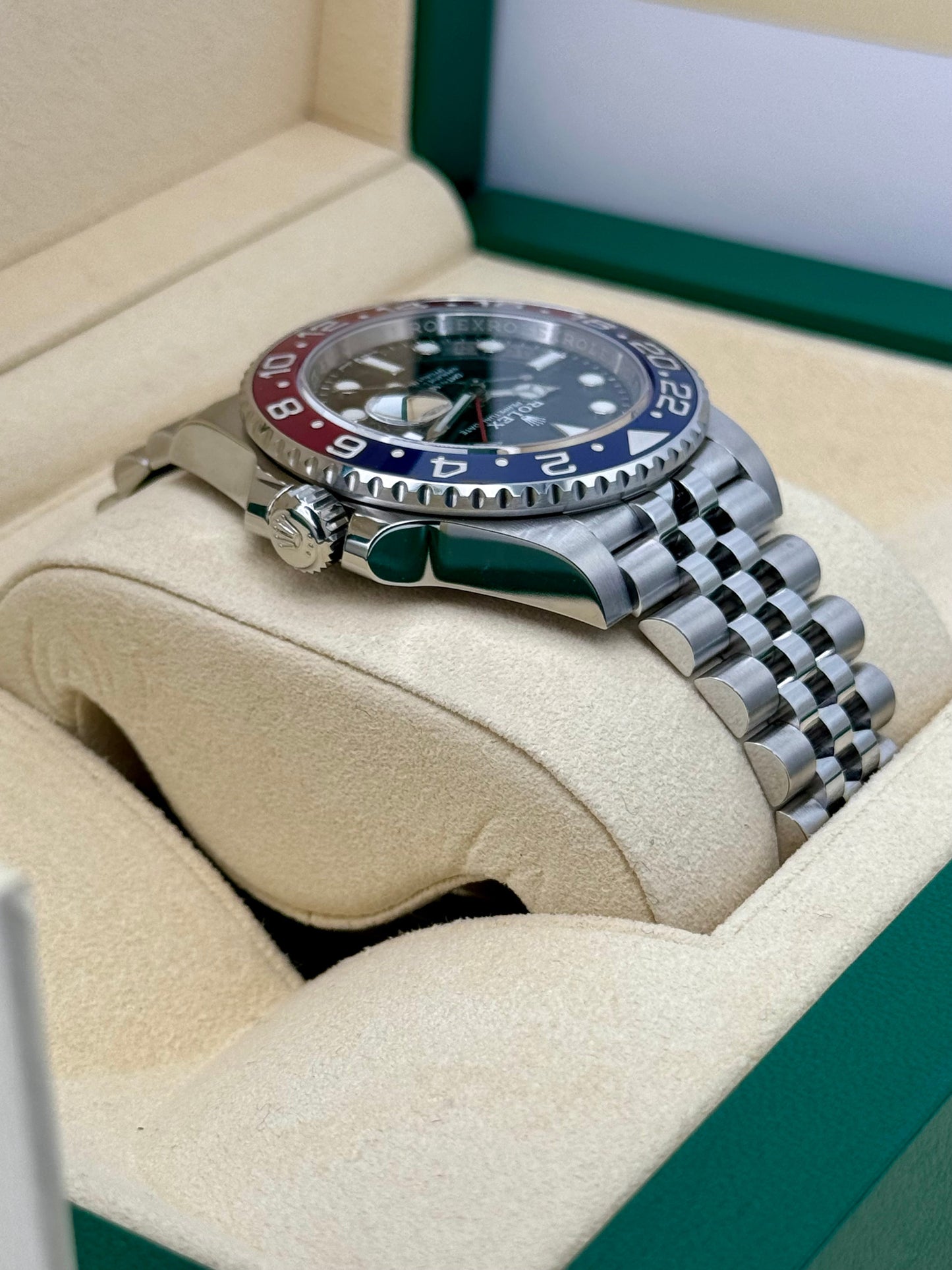 NEW 2019 GMT-Master II “Pepsiâ€?40mm 126710BLRO Jubilee Black Dial - MyWatchLLC