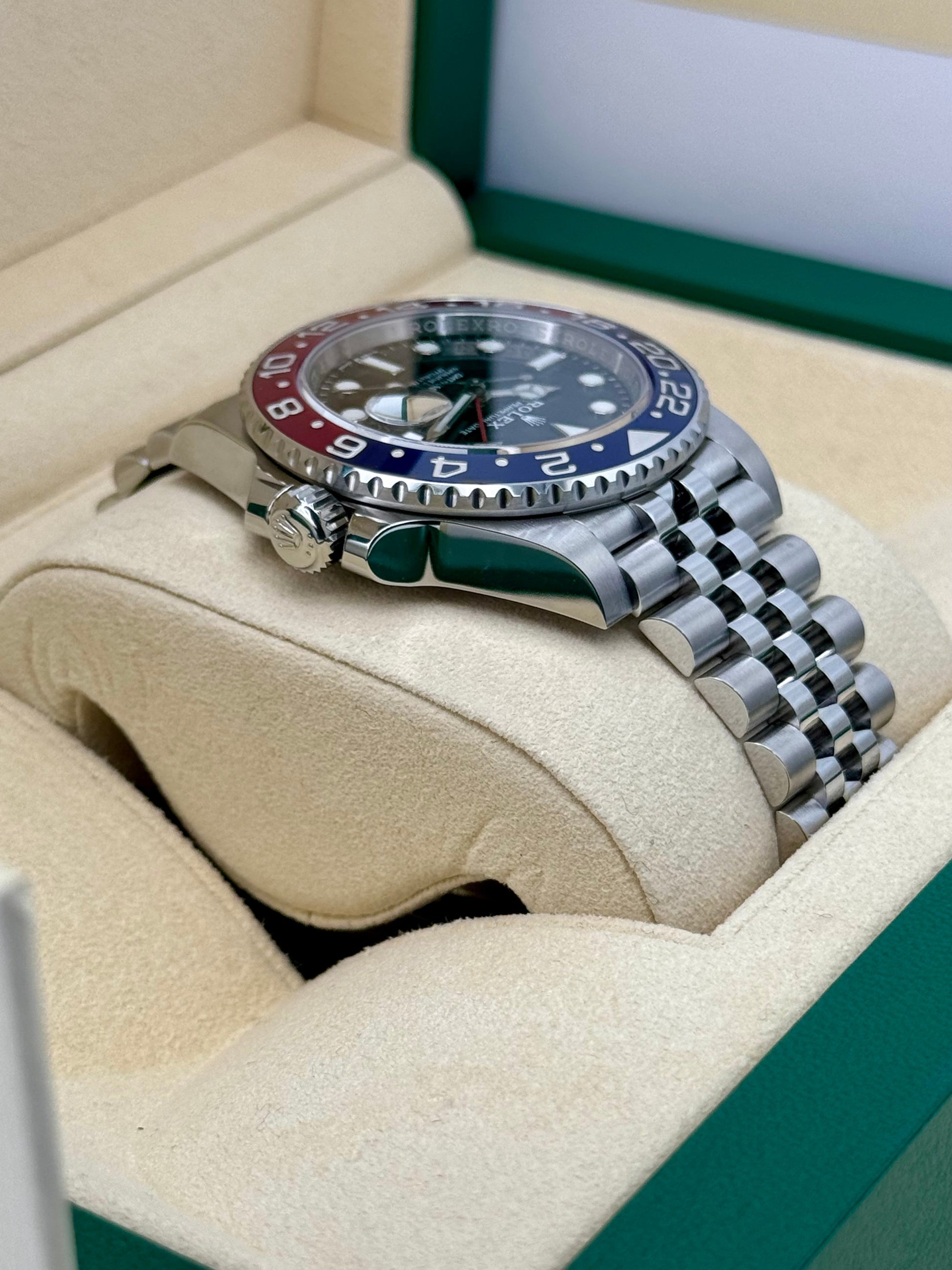 NEW 2019 GMT-Master II “Pepsiâ€?40mm 126710BLRO Jubilee Black Dial - MyWatchLLC