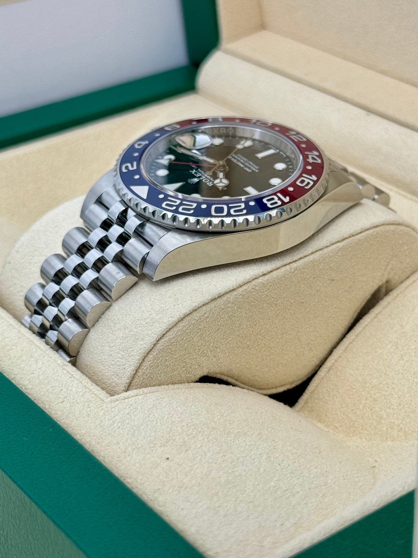 NEW 2019 GMT-Master II “Pepsiâ€?40mm 126710BLRO Jubilee Black Dial - MyWatchLLC